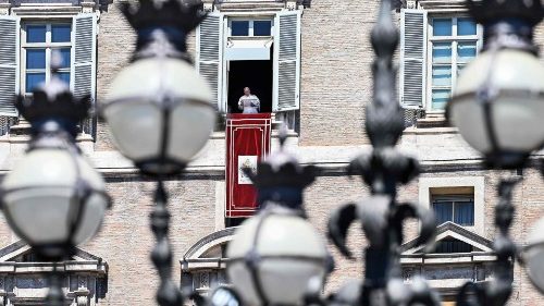 Ángelus: La Iglesia avanza siempre con la fe de Pedro Ángelus: La Iglesia avanza siempre con la fe de Pedro