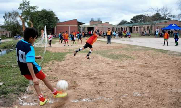 Cáritas propone el deporte como contención para niños y adolescentes Cáritas propone el deporte como contención para niños y adolescentes