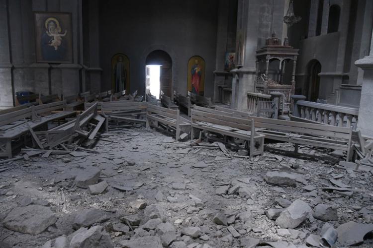 Crisis Armenia-Azerbaiyán: Destruyen una catedral histórica Crisis Armenia-Azerbaiyán: Destruyen una catedral histórica
