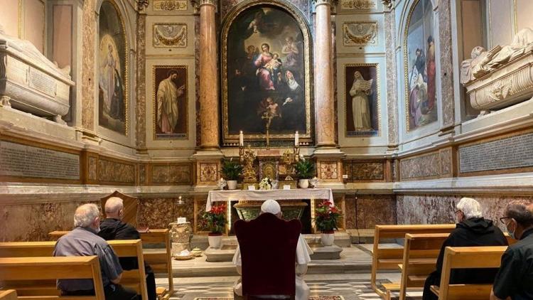 El Papa rezó ante la tumba de Santa Mónica El Papa rezó ante la tumba de Santa Mónica