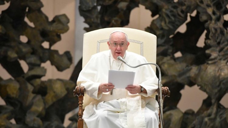 Francisco: Dios nos escucha, para él no somos números sino rostros y corazones Francisco: Dios nos escucha, para él no somos números sino rostros y corazones
