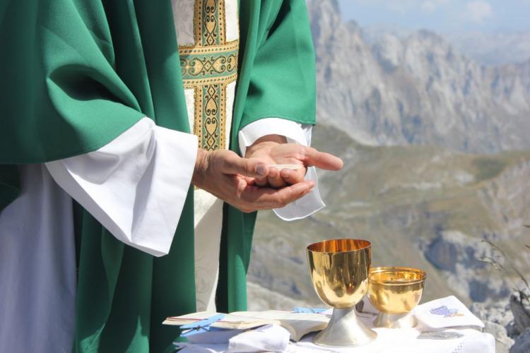 La Comisión Episcopal de Ministerios acompaña al clero y anima las vocaciones La Comisión Episcopal de Ministerios acompaña al clero y anima las vocaciones