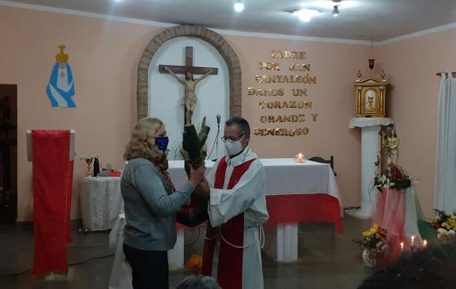 La comunidad de San Pantaleón donó una imagen del santo a un hospital catamarqueño La comunidad de San Pantaleón donó una imagen del santo a un hospital catamarqueño