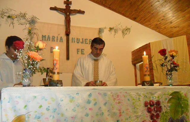 La historia del sacerdote de El Impenetrable, de cuna Testigo de Jehová La historia del sacerdote de El Impenetrable, de cuna Testigo de Jehová