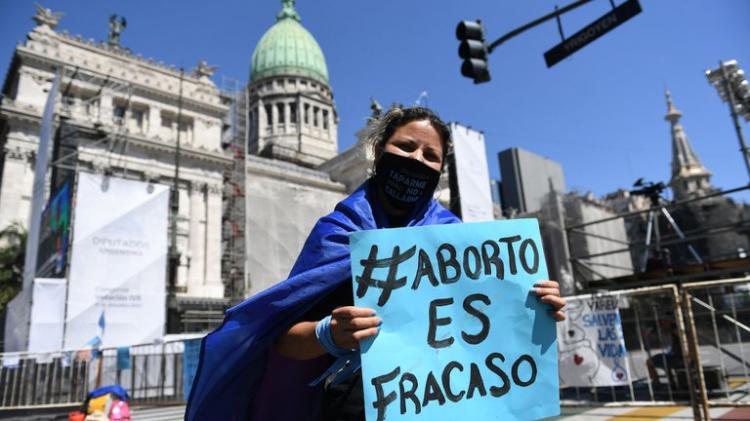 Manifestantes provida fueron agredidos por la policía en el Congreso Manifestantes provida fueron agredidos por la policía en el Congreso