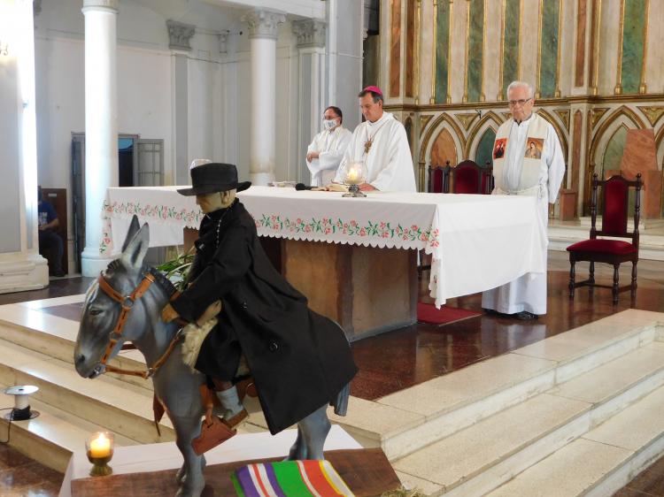 Mons. Canecín celebró una misa de acción de gracias por el Santo Cura Brochero Mons. Canecín celebró una misa de acción de gracias por el Santo Cura Brochero