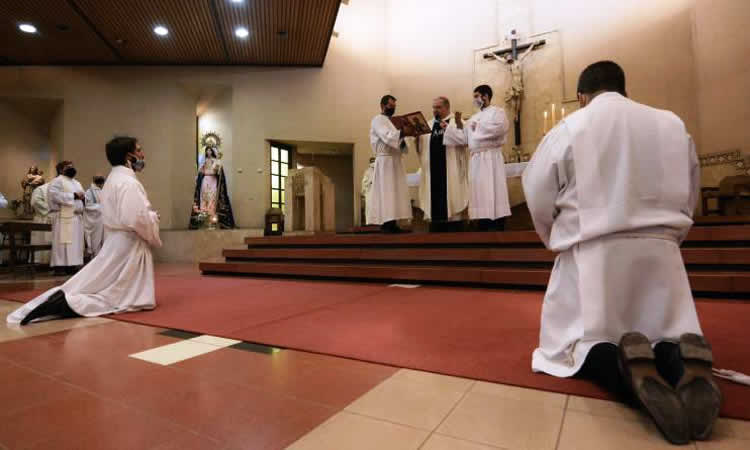 Mons. Colombo a los neodiáconos: "Ministros despiertos y activos, para servir, amar y entregarse" Mons. Colombo a los neodiáconos: "Ministros despiertos y activos, para servir, amar y entregarse"