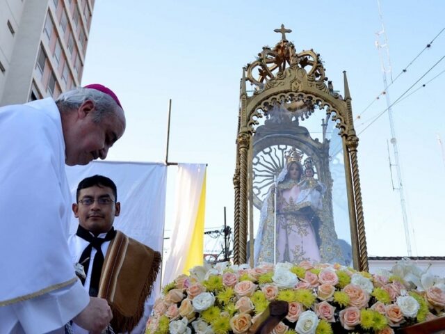 Mons. Fernández: La Virgen vino para quedarse en tu casa Mons. Fernández: La Virgen vino para quedarse en tu casa