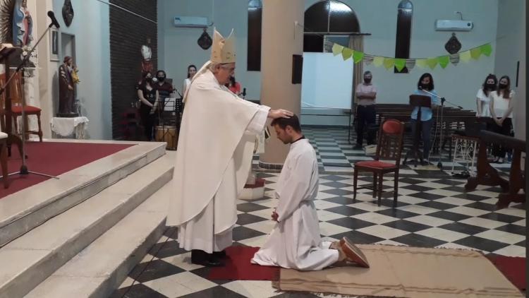 Mons. Luis Fernández ordenó diácono a un seminarista de Humberto Primo Mons. Luis Fernández ordenó diácono a un seminarista de Humberto Primo