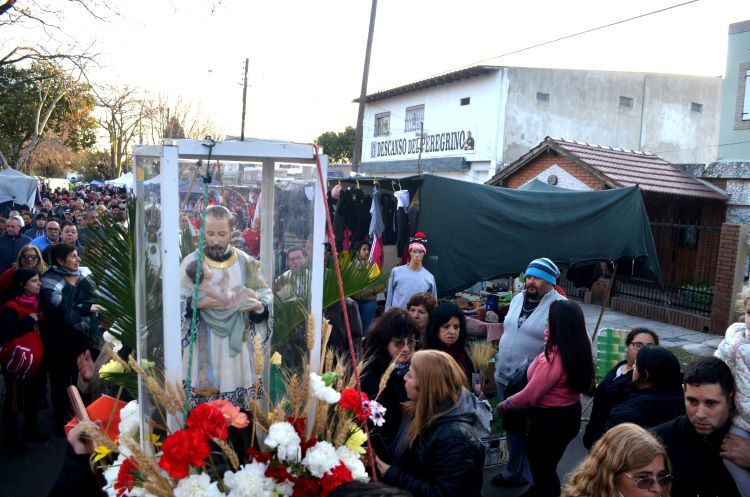 Mons. Lugones pidió encuentro, diálogo y cuidado a San Cayetano Mons. Lugones pidió encuentro, diálogo y cuidado a San Cayetano