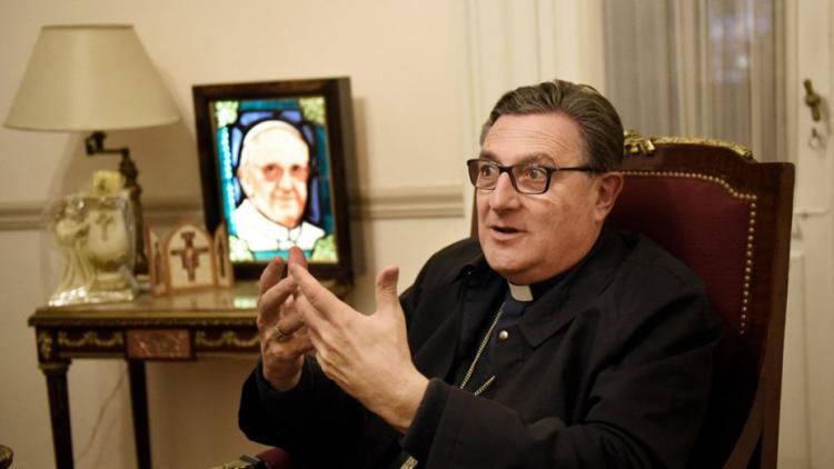 Mons. Martín lamentó que Santa Fe y Rosario apliquen la política del "descarte" Mons. Martín lamentó que Santa Fe y Rosario apliquen la política del "descarte"