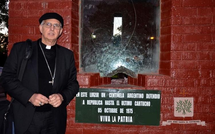 Mons. Olivera rezó por soldados caídos en el regimiento de Monte Mons. Olivera rezó por soldados caídos en el regimiento de Monte