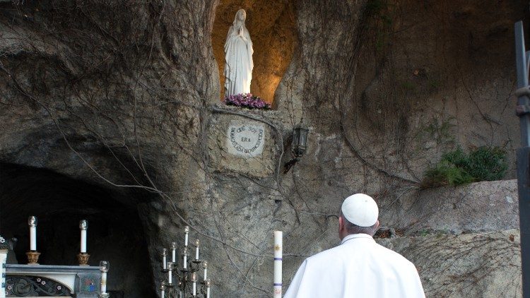 Pandemia: Cómo acompañar al Papa en el rezo del Rosario Pandemia: Cómo acompañar al Papa en el rezo del Rosario