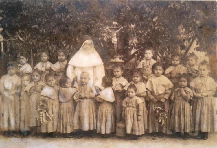 Primeros pasos en la Causa de Canonización de la madre Elmina Paz-Gallo Primeros pasos en la Causa de Canonización de la madre Elmina Paz-Gallo