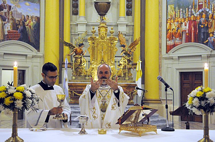 Retoman las celebraciones religiosas con fieles en La Rioja Retoman las celebraciones religiosas con fieles en La Rioja