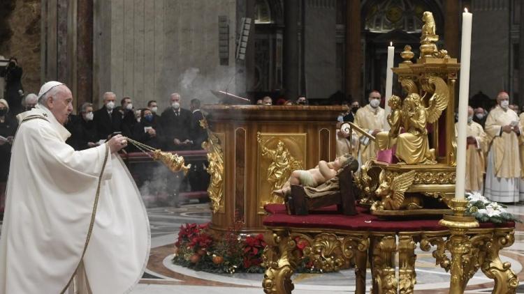 "Abraza a Jesús en los pequeños de hoy", pidió Francisco en Nochebuena "Abraza a Jesús en los pequeños de hoy", pidió Francisco en Nochebuena