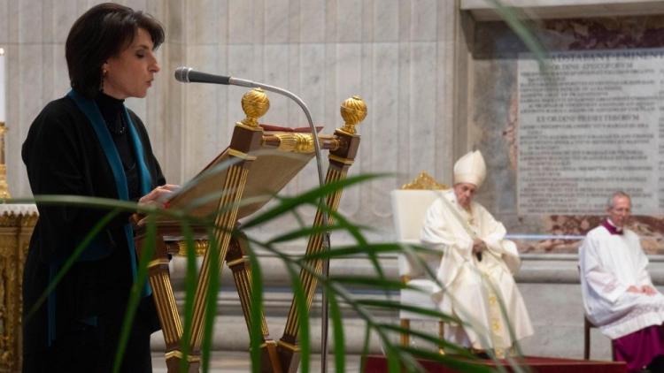 Ahora el Derecho Canónico habilita a las mujeres al servicio de la Palabra y el altar Ahora el Derecho Canónico habilita a las mujeres al servicio de la Palabra y el altar