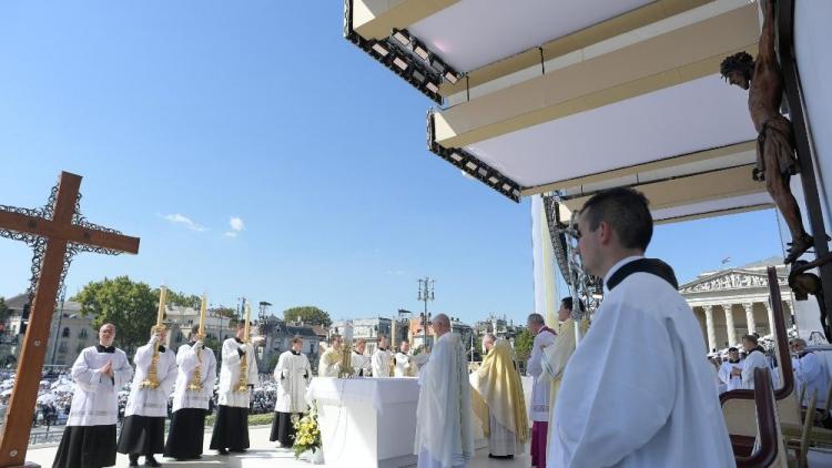 Ángelus en Hungría: "El sentimiento religioso es la savia de esta nación" Ángelus en Hungría: "El sentimiento religioso es la savia de esta nación"