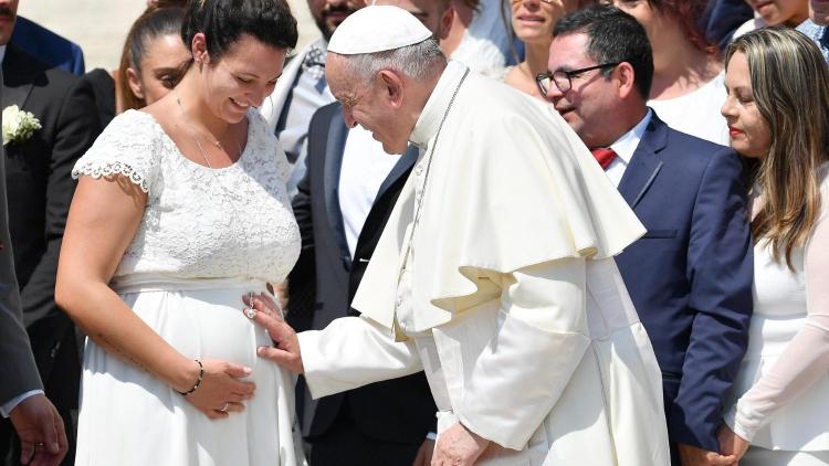 Año de la Familia: El amor fecundo engendra una familia Año de la Familia: El amor fecundo engendra una familia