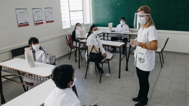 Comprometidos ante un nuevo desafío educativo Comprometidos ante un nuevo desafío educativo