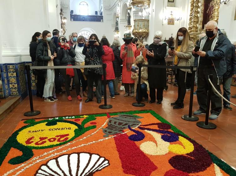 Con una "alfombra mundial" honraron a Santiago Apóstol Con una "alfombra mundial" honraron a Santiago Apóstol
