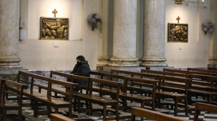 El arzobispado de Rosario lamenta suspensión de actos religiosos en lugares cerrados El arzobispado de Rosario lamenta suspensión de actos religiosos en lugares cerrados