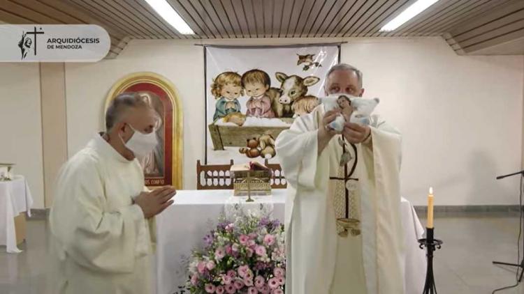 El arzobispo de Mendoza presidió la misa de Navidad en un hospital y una cárcel El arzobispo de Mendoza presidió la misa de Navidad en un hospital y una cárcel