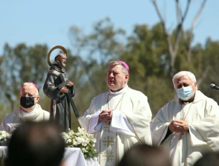 El nuncio animó a volver a la familia, porque allí se realiza el amor El nuncio animó a volver a la familia, porque allí se realiza el amor