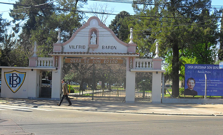 El Papa al colegio salesiano de Ramos Mejía: "Formar al estilo de Don Bosco" El Papa al colegio salesiano de Ramos Mejía: "Formar al estilo de Don Bosco"