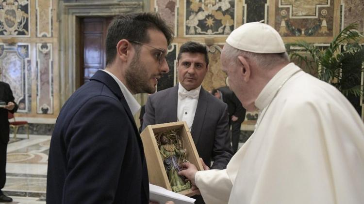 El Papa alienta a jóvenes empresarios a cuidar el trabajo y dar alma a la economía El Papa alienta a jóvenes empresarios a cuidar el trabajo y dar alma a la economía