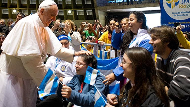 El Papa anima a los jóvenes a ser innovadores para realizar el sueño de un mundo fraterno El Papa anima a los jóvenes a ser innovadores para realizar el sueño de un mundo fraterno