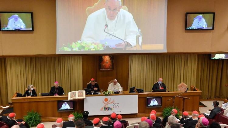 El Papa: el Sínodo "un compromiso eclesial indispensable" El Papa: el Sínodo "un compromiso eclesial indispensable"