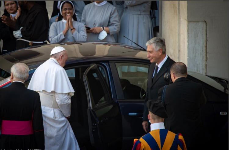 El Papa homenajea a su chofer que se jubila El Papa homenajea a su chofer que se jubila