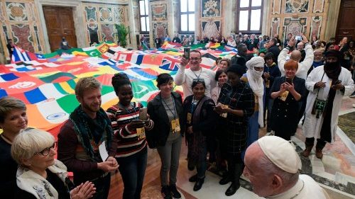 El Papa pide humanizar el trato a los migrantes en las fronteras El Papa pide humanizar el trato a los migrantes en las fronteras
