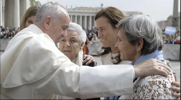 El Papa reivindica el liderazgo femenino El Papa reivindica el liderazgo femenino