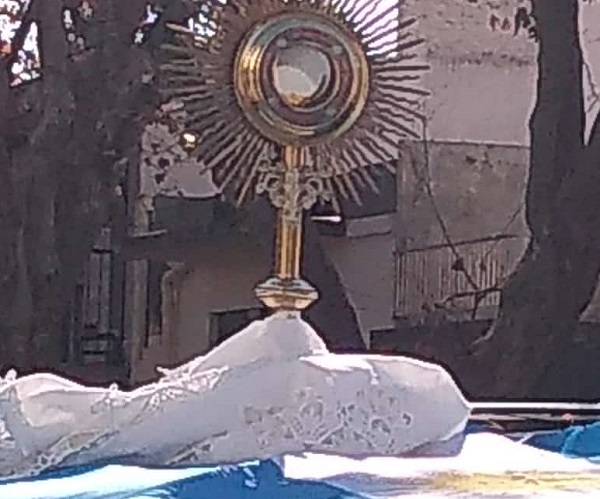 El Santísimo acompañó a los porteños en la celebración del Corpus Christi El Santísimo acompañó a los porteños en la celebración del Corpus Christi