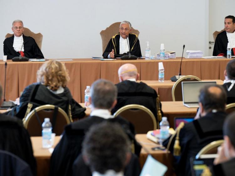 El Tribunal vaticano aplazó al 17 de noviembre el juicio contra el cardenal Becciu El Tribunal vaticano aplazó al 17 de noviembre el juicio contra el cardenal Becciu