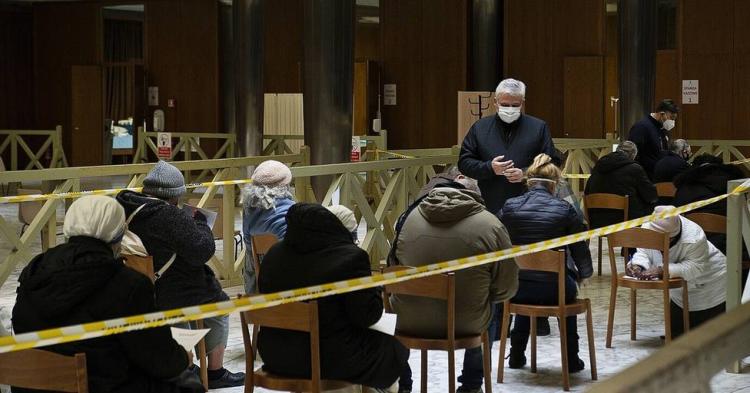 El Vaticano finalizó la vacunación de las personas sin hogar El Vaticano finalizó la vacunación de las personas sin hogar