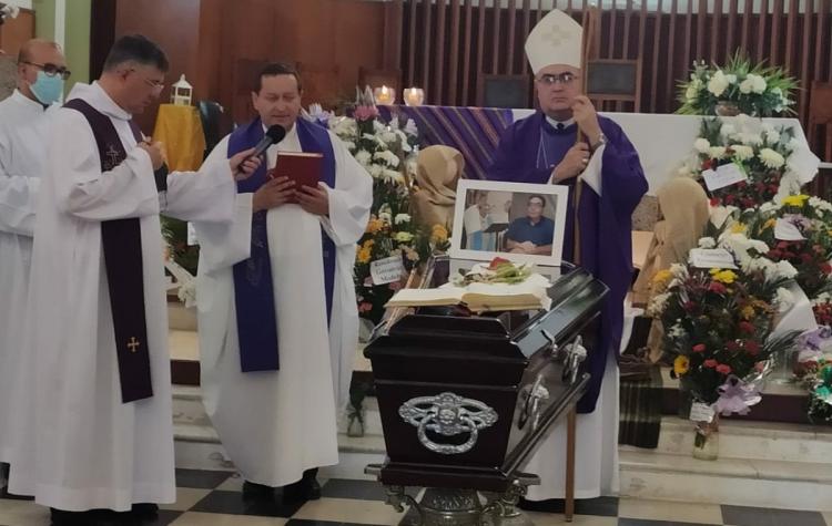 Emotivo adiós al padre Trucco de la comunidad de Morteros Emotivo adiós al padre Trucco de la comunidad de Morteros