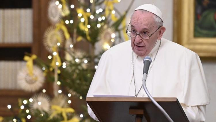 Francisco: Dios nos ama en nuestras flaquezas, abrámosle la puerta Francisco: Dios nos ama en nuestras flaquezas, abrámosle la puerta