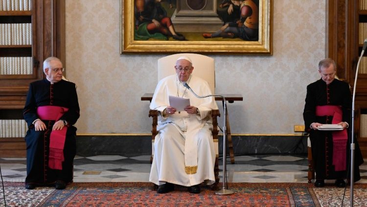 Francisco: "El verdadero remedio empieza por pedir a Dios paz, reconciliación y unidad" Francisco: "El verdadero remedio empieza por pedir a Dios paz, reconciliación y unidad"
