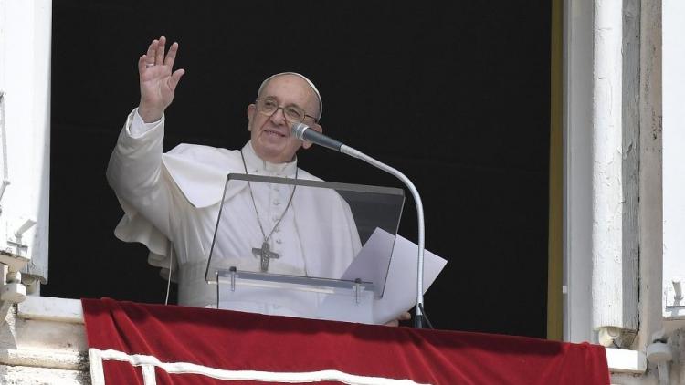 Francisco: "La tentación idolátrica es la que nos impulsa a buscar a Dios" Francisco: "La tentación idolátrica es la que nos impulsa a buscar a Dios"