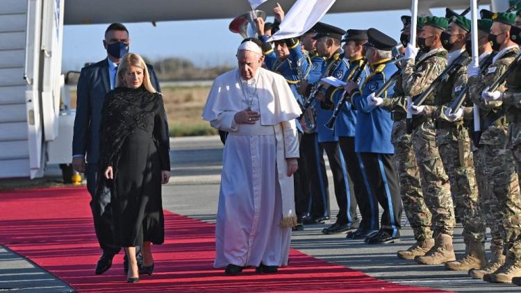 Francisco llegó a Chipre y fue recibido por la presidenta del Parlamento Francisco llegó a Chipre y fue recibido por la presidenta del Parlamento