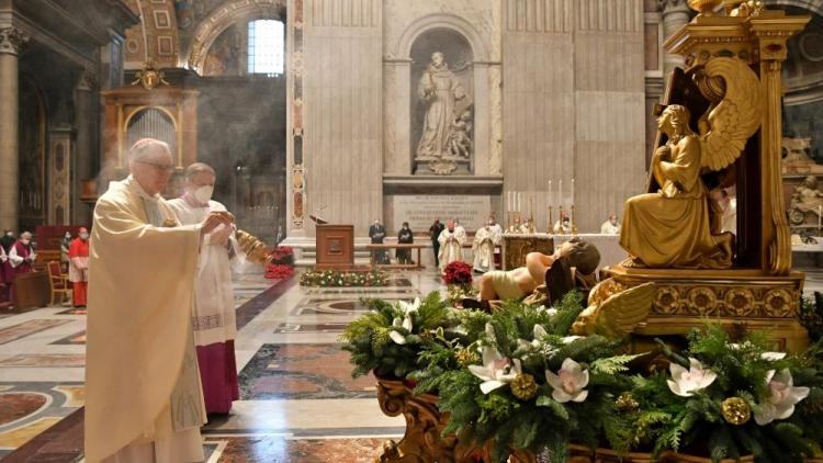 Francisco: "María enséñanos a encontrar tiempo para Dios y los demás" Francisco: "María enséñanos a encontrar tiempo para Dios y los demás"