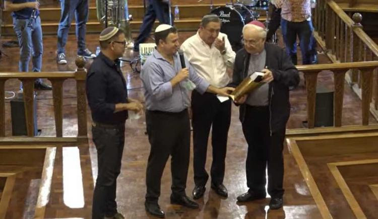 La comunidad judía en Córdoba agradeció la tarea pastoral de Mons. Ñáñez La comunidad judía en Córdoba agradeció la tarea pastoral de Mons. Ñáñez