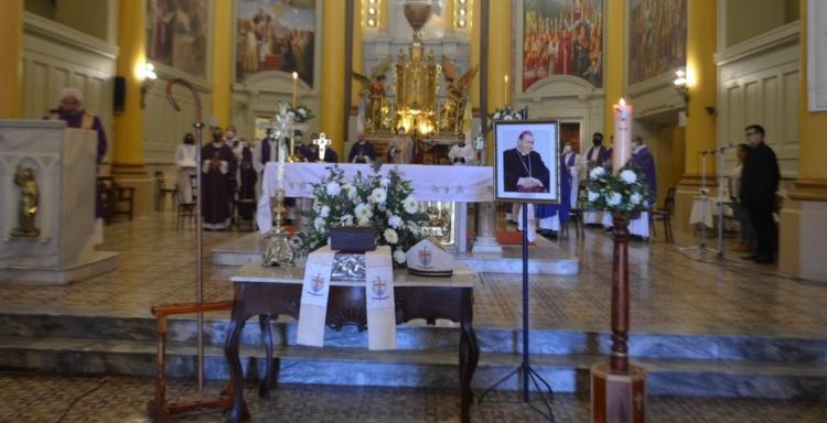 La comunidad riojana despidió a monseñor Roberto Rodríguez La comunidad riojana despidió a monseñor Roberto Rodríguez