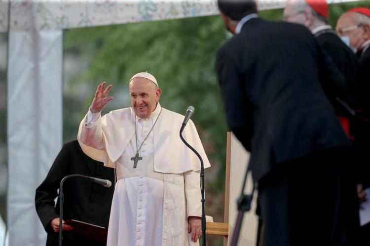 "La Iglesia es su casa, siéntanse bienvenidos", dijo Francisco a la comunidad gitana de Eslovaquia "La Iglesia es su casa, siéntanse bienvenidos", dijo Francisco a la comunidad gitana de Eslovaquia
