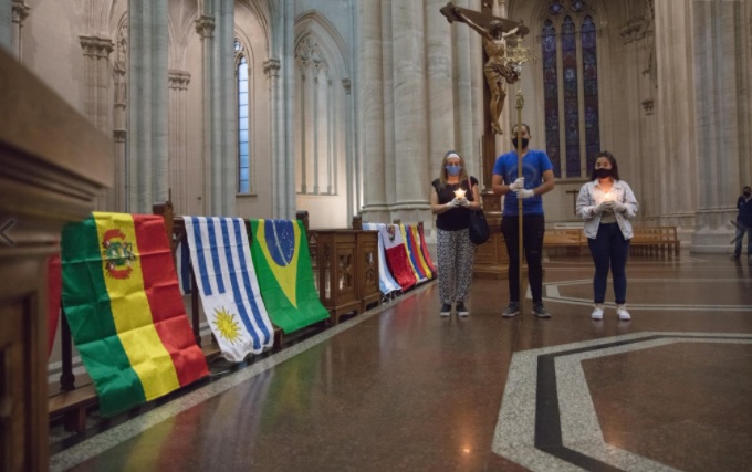 La Plata rezó el "Viacrucis de los Pueblos" La Plata rezó el "Viacrucis de los Pueblos"