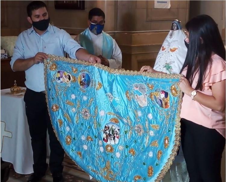La Virgen del Valle ya luce su nuevo manto de fiesta alusivo a San José La Virgen del Valle ya luce su nuevo manto de fiesta alusivo a San José