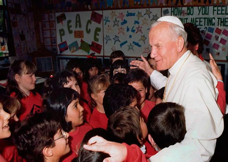 Los 100 años de Juan Pablo II explicados a los chicos que no lo conocieron Los 100 años de Juan Pablo II explicados a los chicos que no lo conocieron